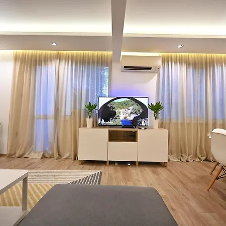 Modern 2-bedroom With Parking * Varna