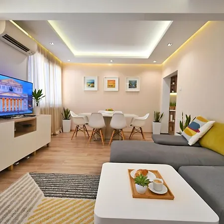 Apartment Modern 2-bedroom With Parking *