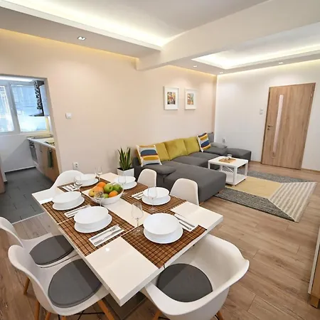 Modern 2-bedroom With Parking *