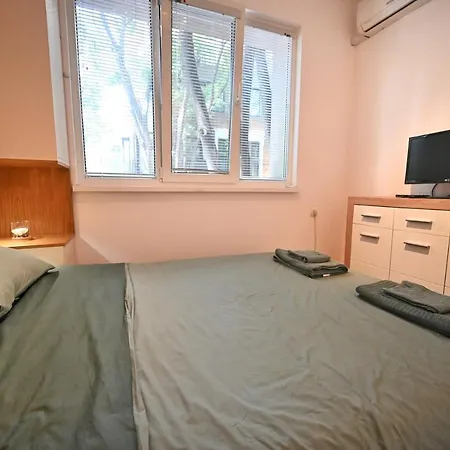 Modern 2-bedroom With Parking