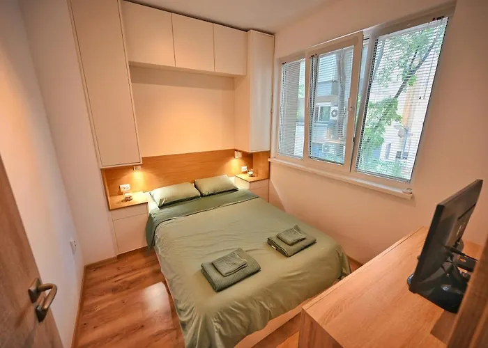 Modern 2-bedroom With Parking דירה