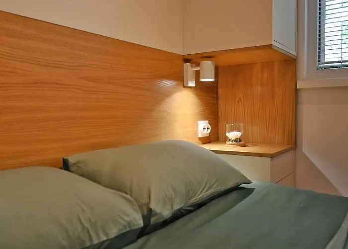 Modern 2-bedroom With Parking וארנה