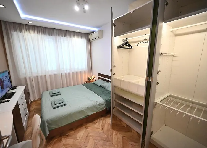 Modern 2-bedroom With Parking דירה *