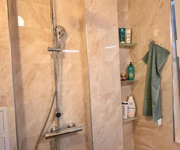 דירה Modern 2-bedroom With Parking